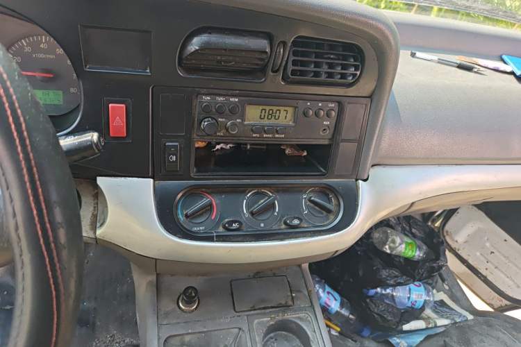 Used Jinbei Hiace 2020 2.0L Express King Series Deluxe Van Standard Roof China VI Emission Standard 1TZS Audio And AC Panel