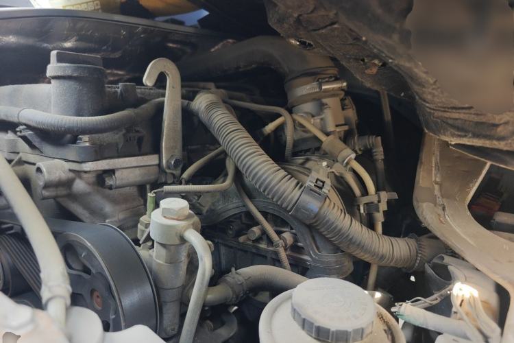 Used Jinbei Hiace  Engine Bay