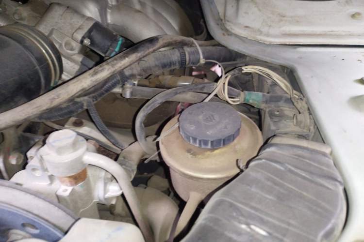 Used Jinbei Hiace 2020 2.0L Xiangyun Series Luxury Van High Roof China VI Standard Model 1TZS Engine Bay Left