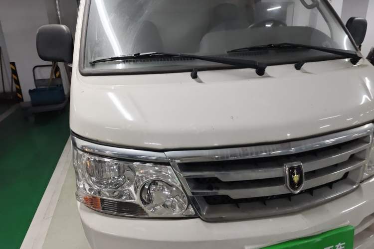 Used Jinbei Hiace 2020 2.0L Express King Series Deluxe Van Standard Roof China VI Emission Standard 1TZS Engine Bay Right