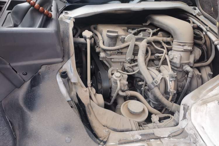 Used Jinbei Hiace 2020 2.0L Classic Luxury Version Standard Top-Emission Standard VI 1TZS Engine Bay Right
