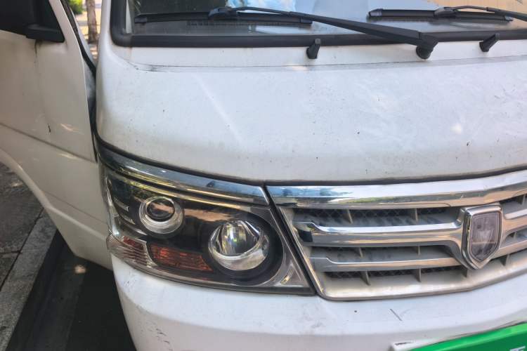 Used Jinbei Hiace 2020 2.0L Xiangyun Series Luxury Van High Roof China VI Standard Model 1TZS Engine Bay Right