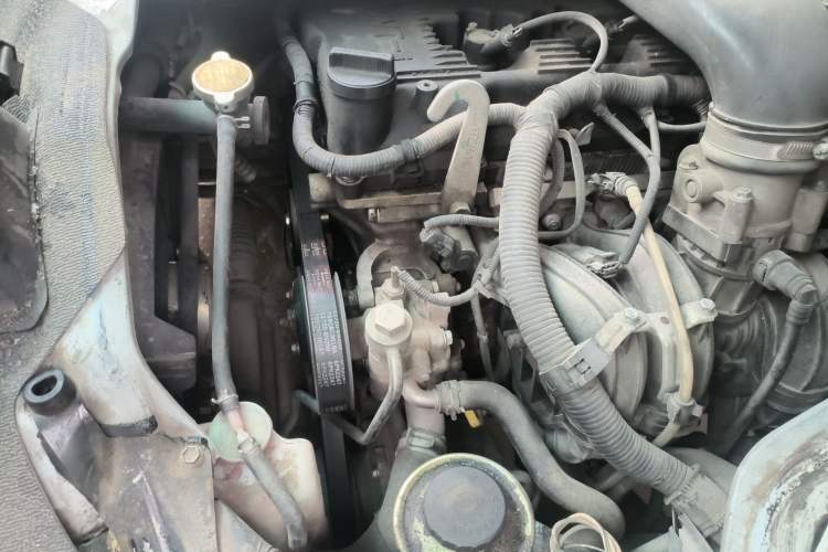 Used Jinbei Hiace 2020 2.0L Xiangyun Series Luxury Van High Roof China VI Standard Model 1TZS Engine Bay Right