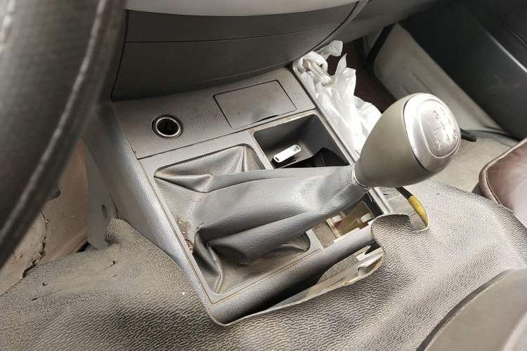 Used Jinbei Hiace 2020 2.0L Express King Series Deluxe Van High Roof China VI Standard 1TZS Gear Lever