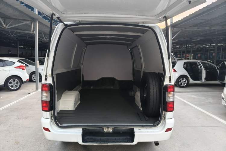 Used Jinbei Hiace 2020 2.0L Express King Series Deluxe Van Standard Roof China VI Emission Standard 1TZS Interior 2