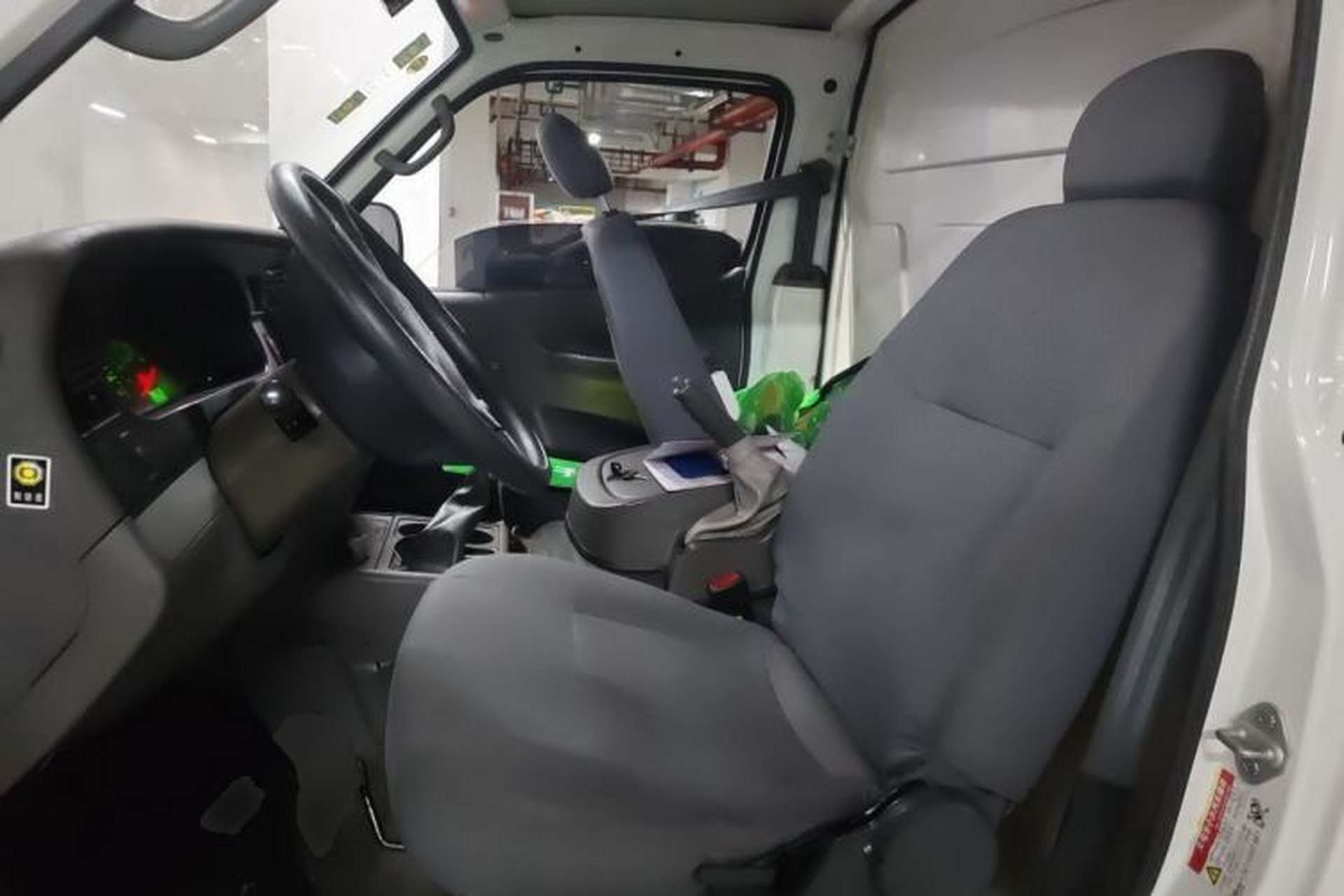 Used Jinbei Hiace 2020 2.0L Express King Series Deluxe Van Standard Roof China VI Emission Standard 1TZS Left Front Seat