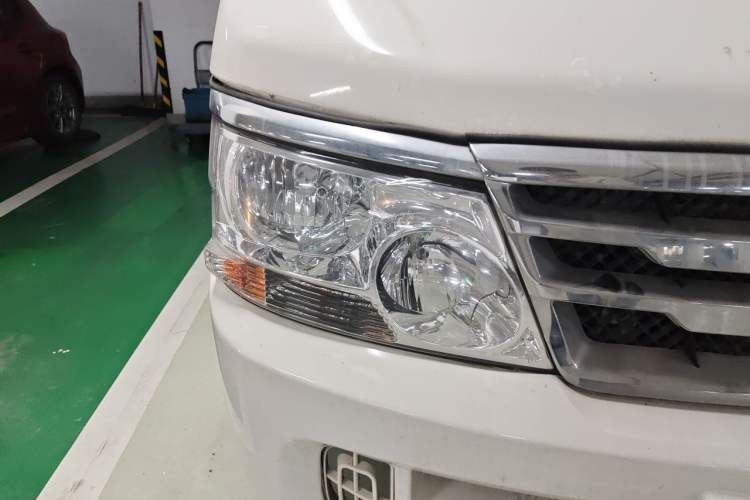 Used Jinbei Hiace 2020 2.0L Express King Series Deluxe Van Standard Roof China VI Emission Standard 1TZS Right Front Headlight