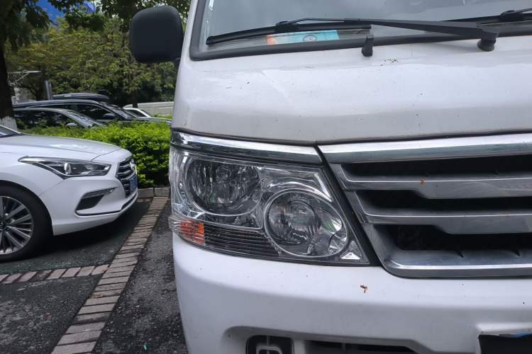 Used Jinbei Hiace 2020 2.0L Express King Series Deluxe Van Standard Roof China VI Emission Standard 1TZS Right Front Headlight