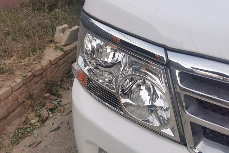 Used Jinbei Hiace 2020 2.0L Classic Luxury Version Standard Top-Emission Standard VI 1TZS Right Front Headlight