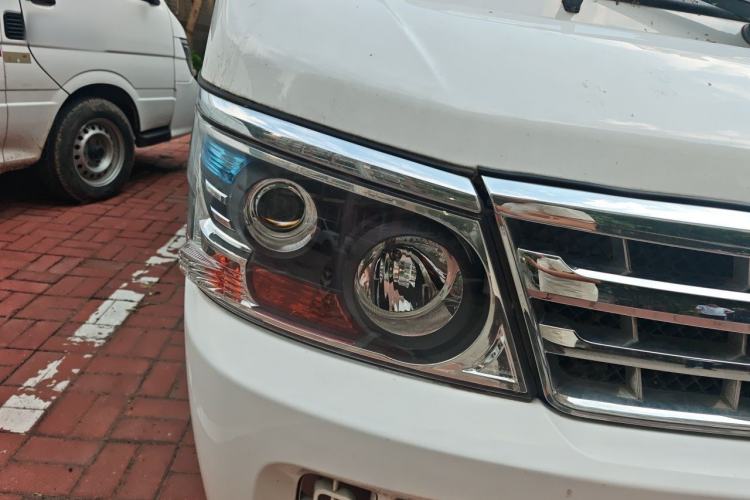 Used Jinbei Hiace 2020 2.0L Xiangyun Series Luxury Van High Roof China VI Standard Model 1TZS Right Front Headlight