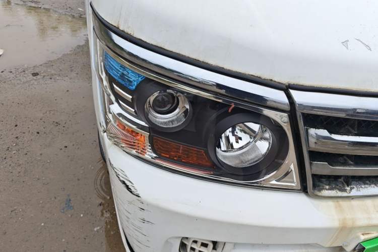 Used Jinbei Hiace 2020 2.0L Xiangyun Series Luxury Van High Roof China VI Standard Model 1TZS Right Front Headlight
