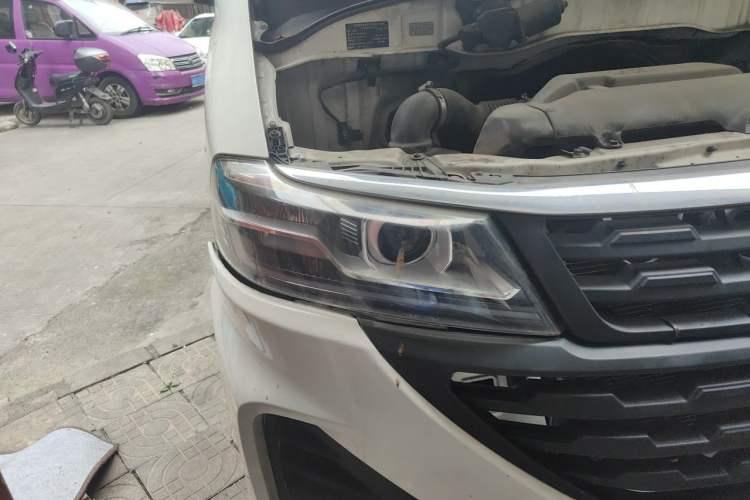 Used Jinbei Hiace 2020 2.0L Express King Series Deluxe Van Standard Roof China VI Emission Standard 1TZS Right Front Headlight