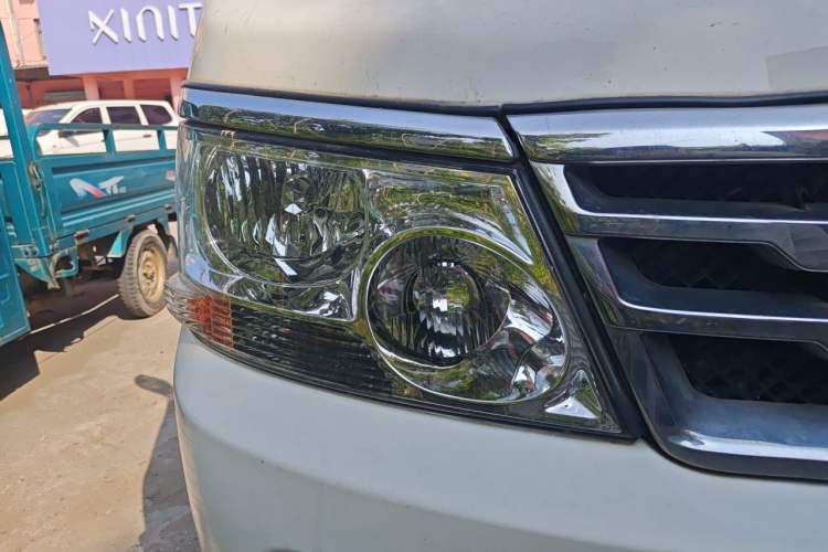 Used Jinbei Hiace 2020 2.0L Express King Series Deluxe Van Standard Roof China VI Emission Standard 1TZS Right Front Headlight
