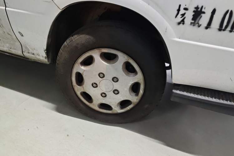 Used Jinbei Hiace 2020 2.0L Express King Series Deluxe Van Standard Roof China VI Emission Standard 1TZS Right Front Wheel Hub