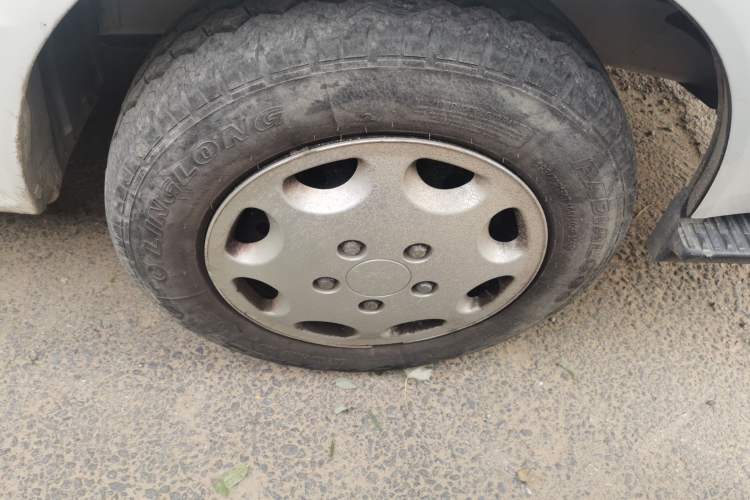 Used Jinbei Hiace 2020 2.0L Classic Luxury Version Standard Top-Emission Standard VI 1TZS Right Front Wheel Hub