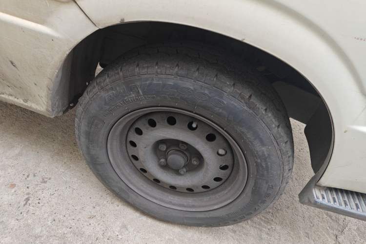 Used Jinbei Hiace 2020 2.0L Express King Series Deluxe Van Standard Roof China VI Emission Standard 1TZS Right Front Wheel Hub
