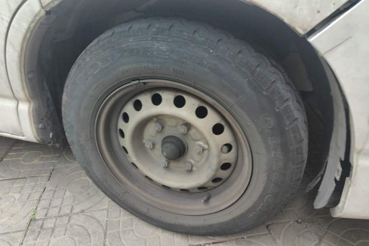 Used Jinbei Hiace 2020 2.0L Express King Series Deluxe Van Standard Roof China VI Emission Standard 1TZS Right Front Wheel Hub