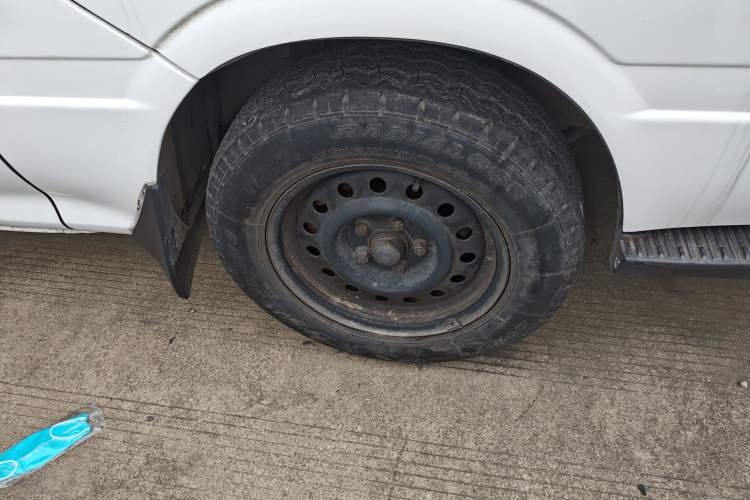 Used Jinbei Hiace 2020 2.0L Express King Series Deluxe Van Standard Roof China VI Emission Standard 1TZS Right Front Wheel Hub