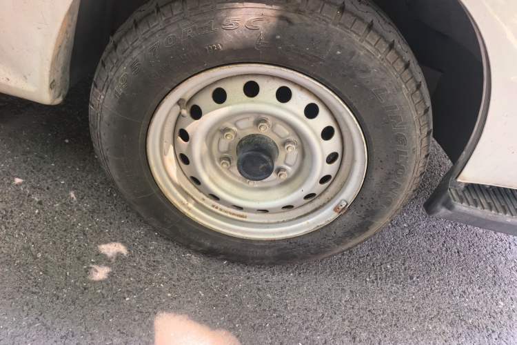 Used Jinbei Hiace 2020 2.0L Xiangyun Series Luxury Van High Roof China VI Standard Model 1TZS Right Front Wheel Hub