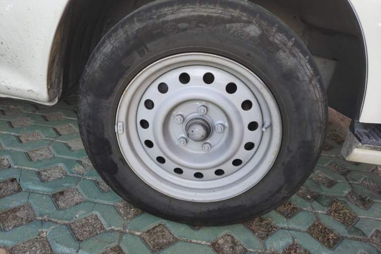 Used Jinbei Hiace 2020 2.0L Express King Series Deluxe Van Standard Roof China VI Emission Standard 1TZS Right Front Wheel Hub