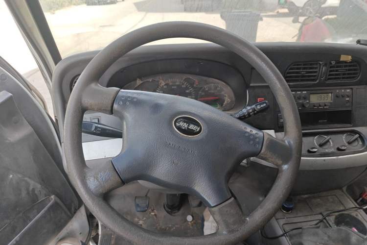 Used Jinbei Hiace 2020 2.0L Express King Series Deluxe Van Standard Roof China VI Emission Standard 1TZS Steering Wheel