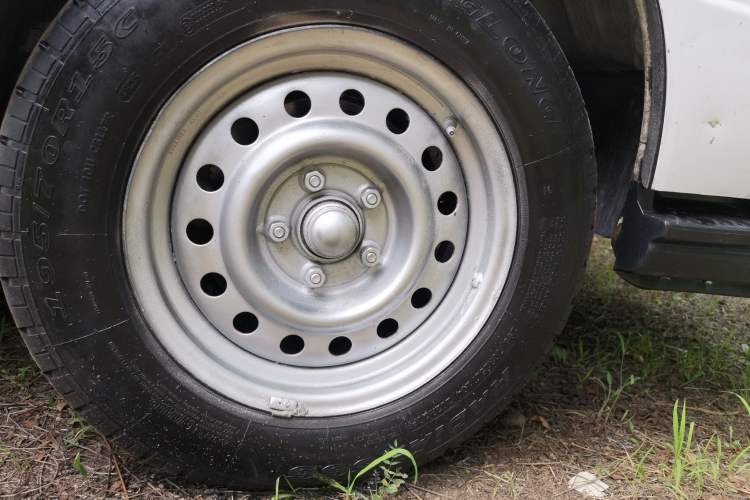 Used Jinbei Hiace  Right Front Wheel Hub