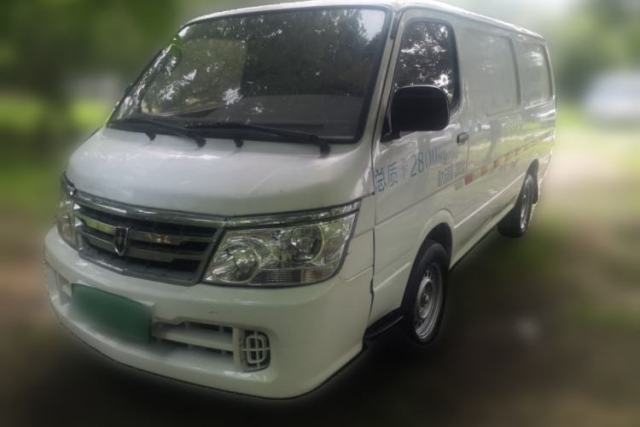 Used Jinbei Hiace Golden Cup Sea Lion enclosed van, 2.0L displacement, 2 seats, manual transmission.