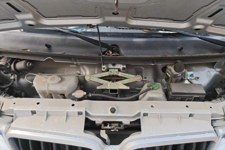 Used Jinbei Hiace  Engine Bay