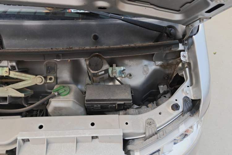 Used Jinbei Hiace  Engine Bay Left