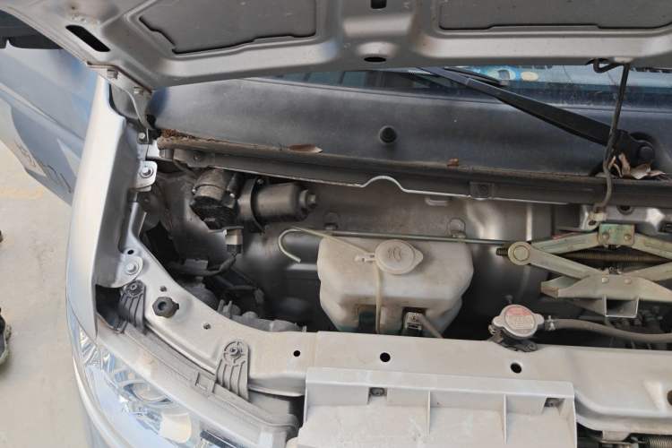Used Jinbei Hiace  Engine Bay Right