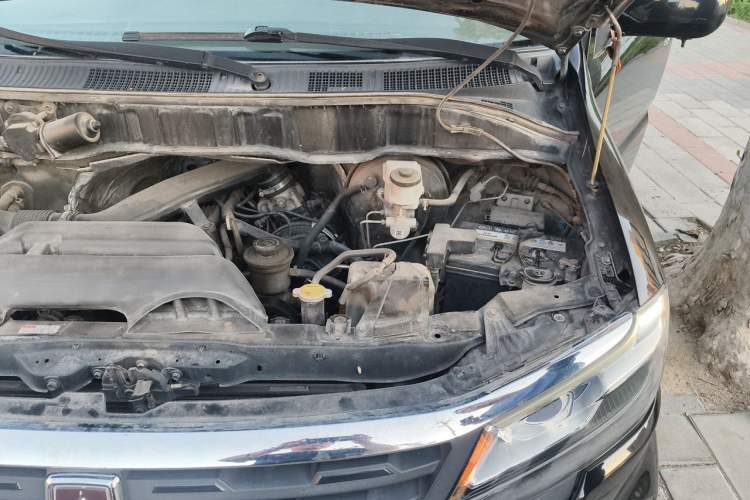 Used Jinbei Hiace King  Engine Bay Left