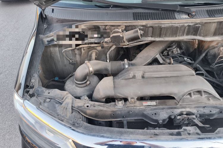 Used Jinbei Hiace King  Engine Bay Right