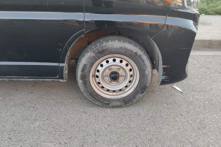 Used Jinbei Hiace King  Right Front Wheel Hub