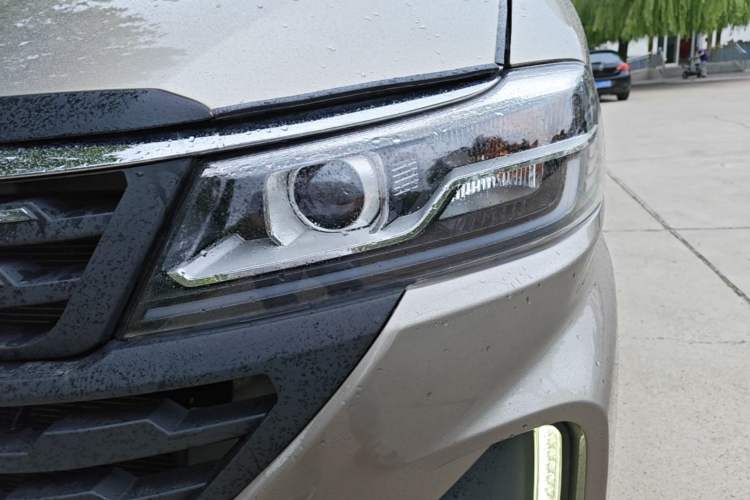 Used Jinbei Hiace King 2021 2.0L Business King Series ZhiXiang High-Roof 7-Seater 1TZS Left Front Headlight