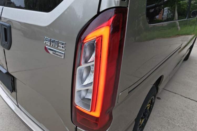 Used Jinbei Hiace King 2021 2.0L Business King Series ZhiXiang High-Roof 7-Seater 1TZS Right Rear Taillight