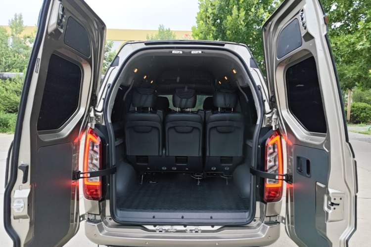 Used Jinbei Hiace King 2021 2.0L Business King Series ZhiXiang High-Roof 7-Seater 1TZS Trunk