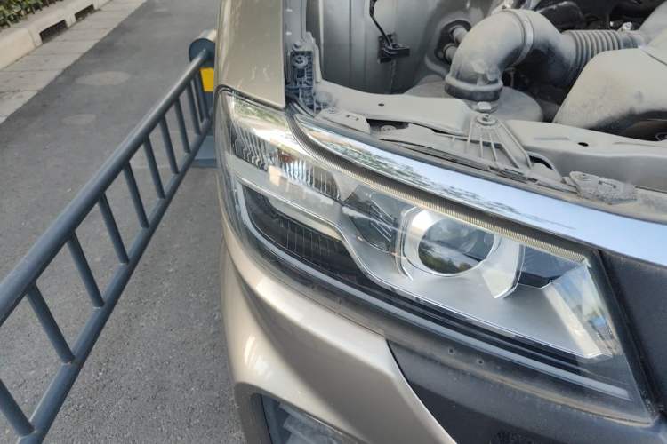 Used Jinbei Hiace King 2021 2.0L City Transport King Series Comfortable High-Roof 6-Seater 1TZS Right Front Headlight