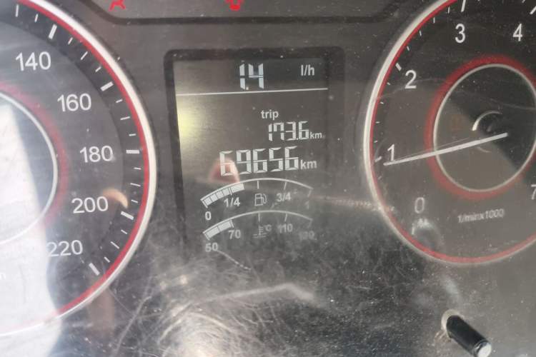 Used Jinbei Hiace King 2021 2.0L City Transport King Series Express Model Standard Top 6-Seater 1TZS Odometer Close Up