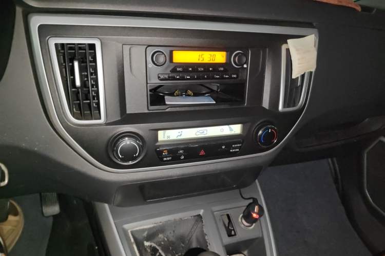 Used Jinbei Hiace King 2021 2.0L Business King Series Comfort Edition Standard Top 9-Seater 1TZS Audio And AC Panel