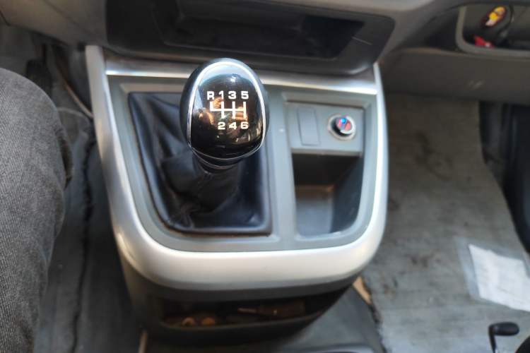 Used Jinbei Hiace King 2021 2.0L City Transport King Series Express Model Standard Top 6-Seater 1TZS Gear Lever