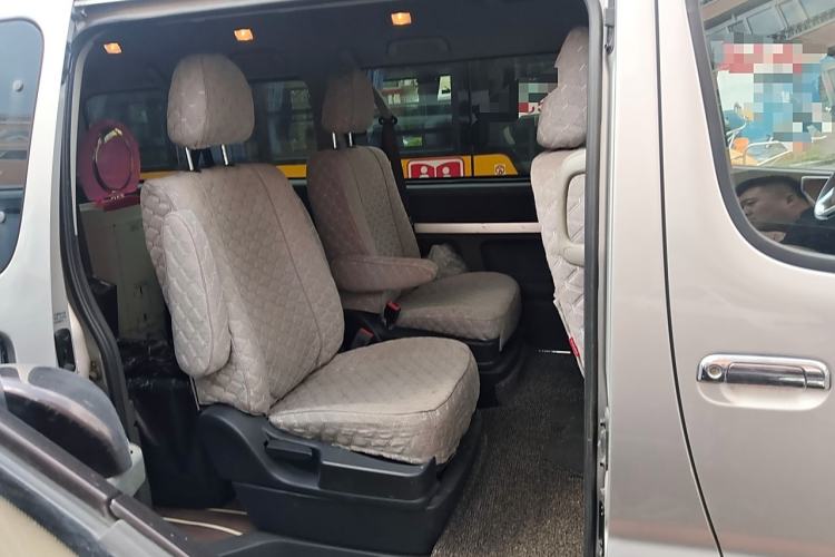 Used Jinbei Hiace King 2021 2.0L Business King Series ZhiXiang High-Roof 7-Seater 1TZS Interior 4