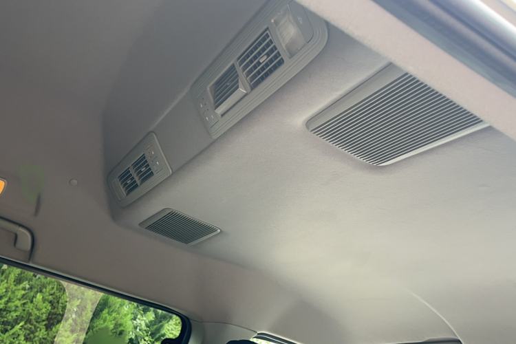Used Jinbei Hiace King 2021 2.0L Business King Series ZhiXiang High-Roof 7-Seater 1TZS Interior 5