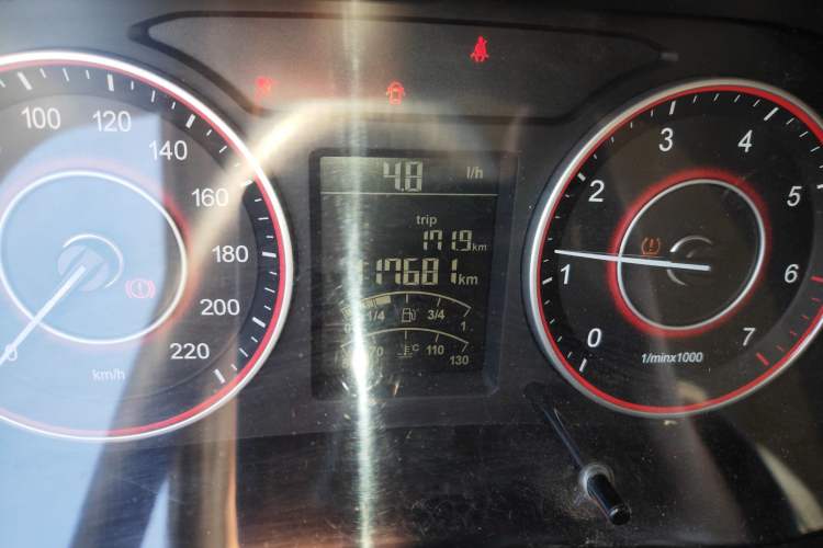 Used Jinbei Hiace King 2021 2.0L City Transport King Series Express Model Standard Top 6-Seater 1TZS Odometer Close Up