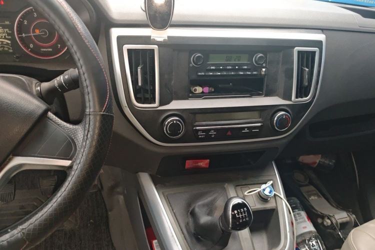 Used Jinbei Hiace King 2021 2.0L City Transport King Series Express Model Standard Top 6-Seater 1TZS Audio And AC Panel