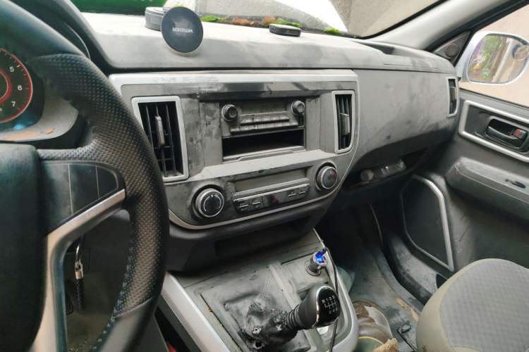 Used Jinbei Hiace King 2021 2.0L City Transport King Series Express Model Standard Top 6-Seater 1TZS Audio And AC Panel