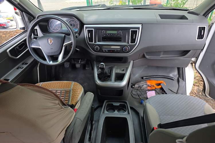 Used Jinbei Hiace King 2021 2.0L City Transport King Series Express Model Standard Top 6-Seater 1TZS Center Console