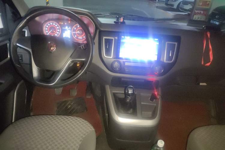 Used Jinbei Hiace King 2021 2.0L City Transport King Series Express Model Standard Top 6-Seater 1TZS Center Console