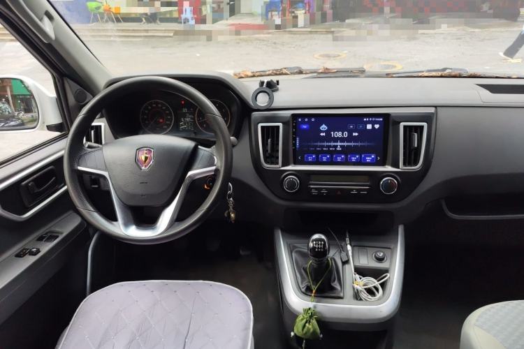 Used Jinbei Hiace King 2021 2.0L City Transport King Series Express Model Standard Top 6-Seater 1TZS Center Console