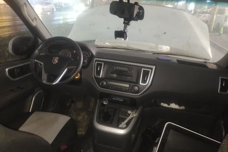 Used Jinbei Hiace King 2021 2.0L City Transport King Series Express Model Standard Top 6-Seater 1TZS Center Console