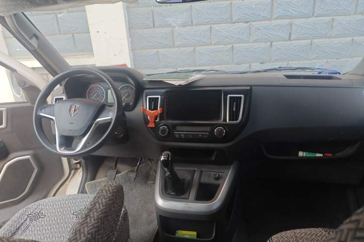 Used Jinbei Hiace King 2021 2.0L City Transport King Series Express Model Standard Top 6-Seater 1TZS Center Console